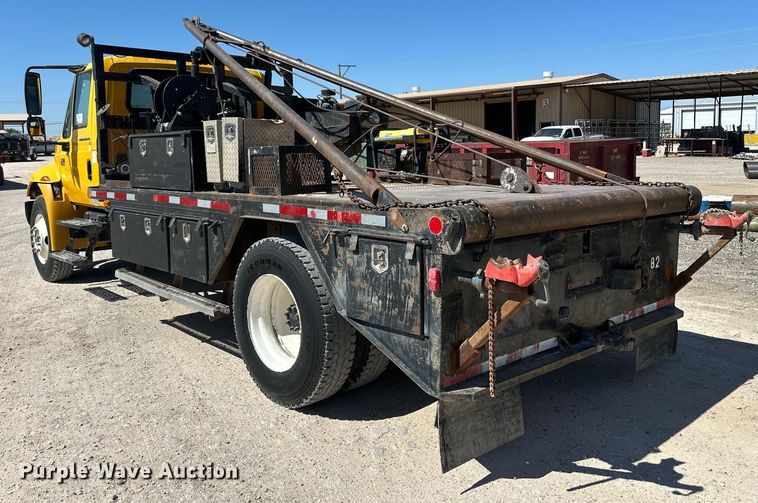 image for item DK6681 2006 International 4300 winch truck