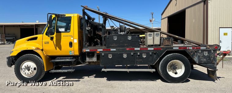 image for item DK6681 2006 International 4300 winch truck