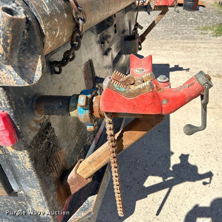 image for item DK6681 2006 International 4300 winch truck