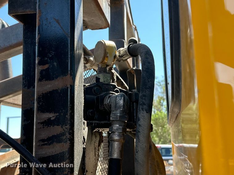 image for item DK6681 2006 International 4300 winch truck