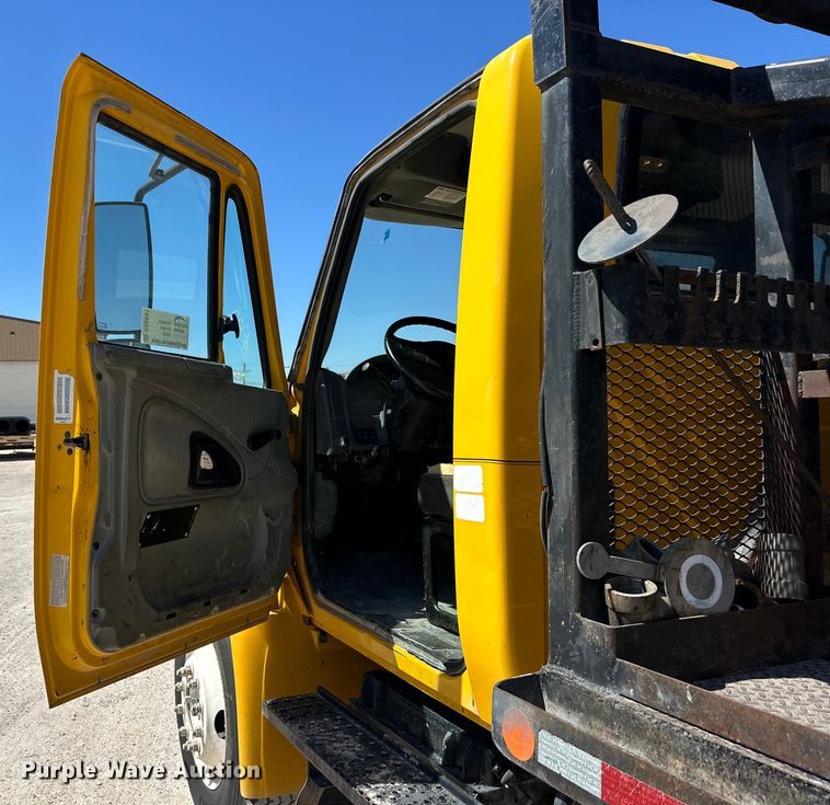 image for item DK6681 2006 International 4300 winch truck