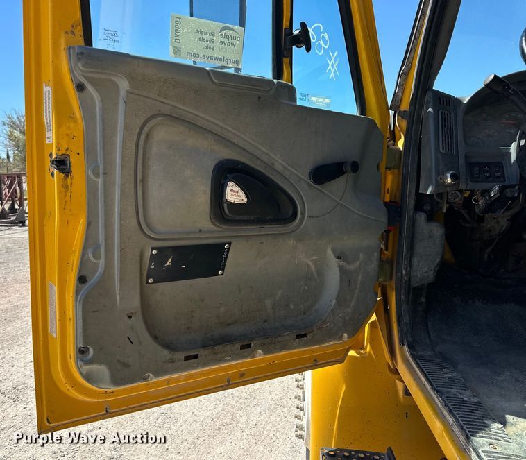 image for item DK6681 2006 International 4300 winch truck