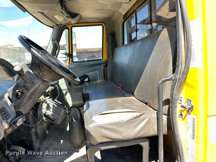 image for item DK6681 2006 International 4300 winch truck