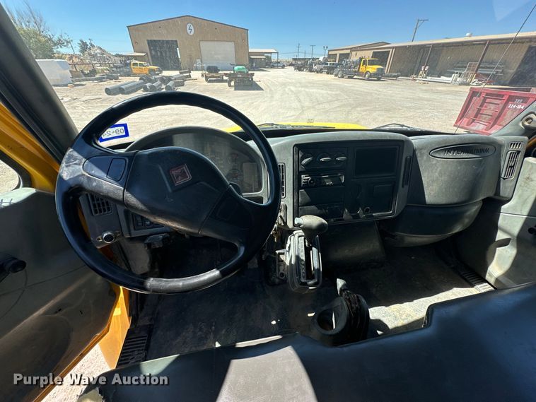 image for item DK6681 2006 International 4300 winch truck