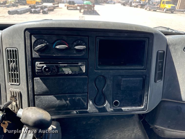 image for item DK6681 2006 International 4300 winch truck