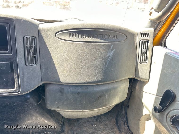 image for item DK6681 2006 International 4300 winch truck