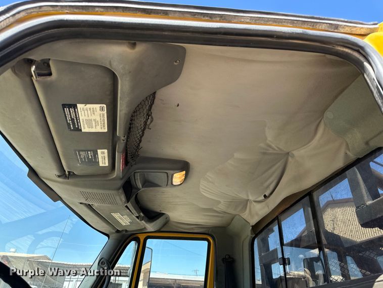 image for item DK6681 2006 International 4300 winch truck