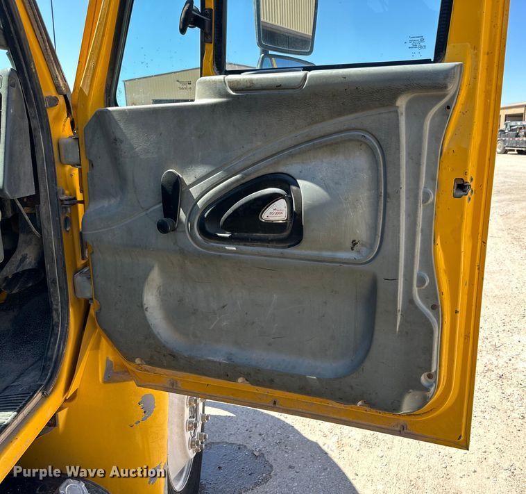 image for item DK6681 2006 International 4300 winch truck