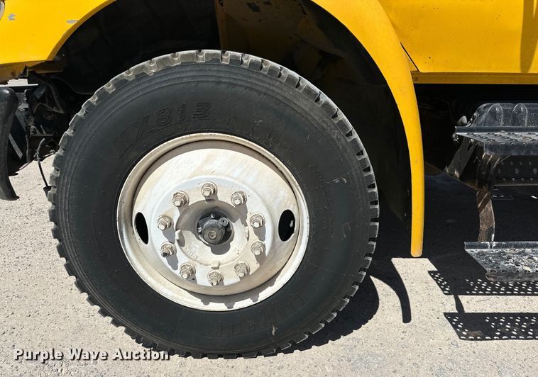 image for item DK6681 2006 International 4300 winch truck