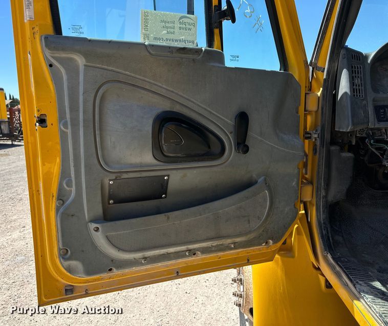 image for item DK6682 2007 International 4300 winch truck