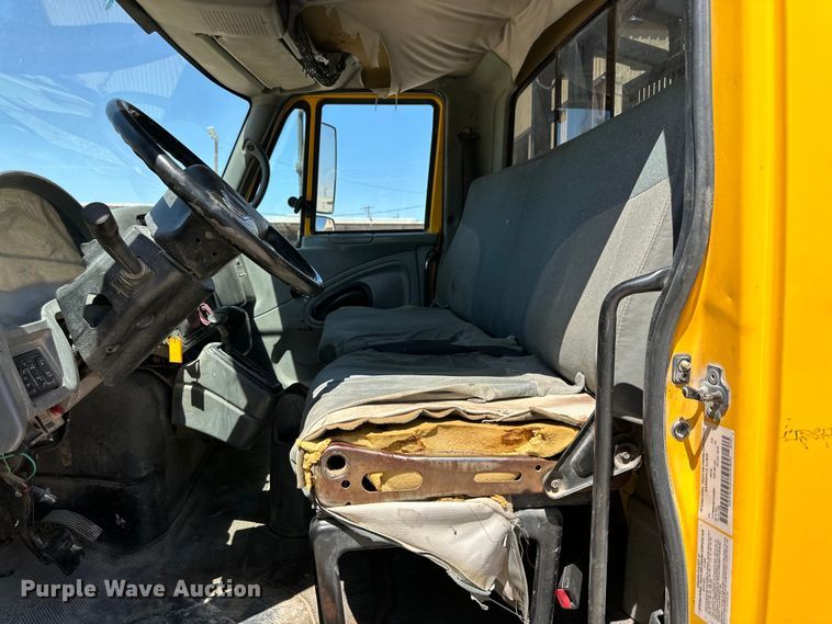 image for item DK6682 2007 International 4300 winch truck