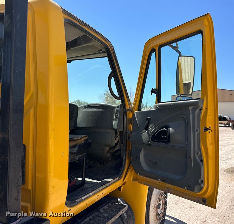 image for item DK6682 2007 International 4300 winch truck