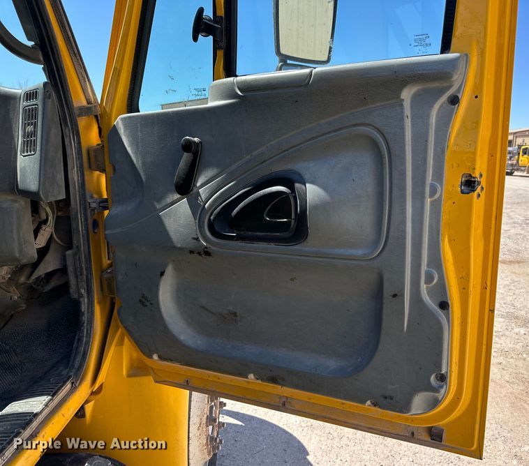 image for item DK6682 2007 International 4300 winch truck