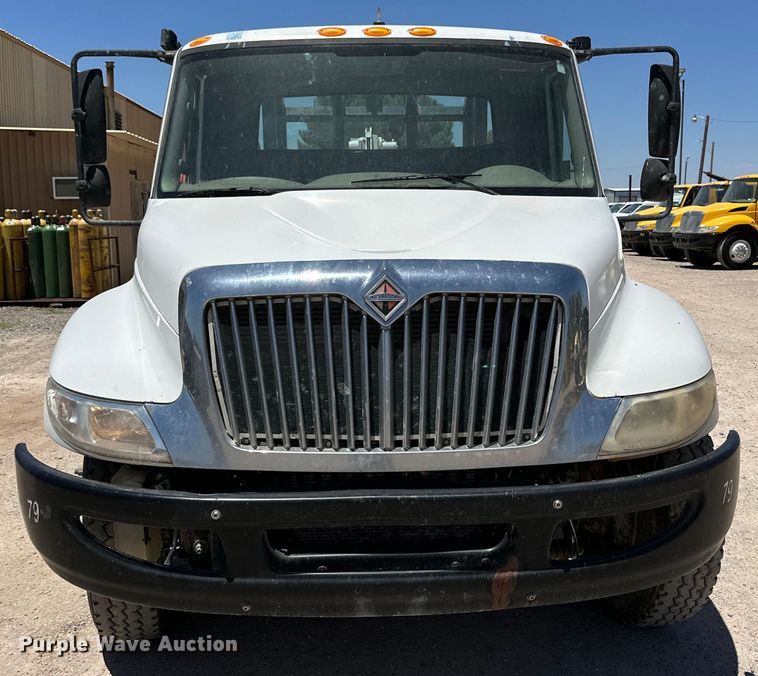 image for item DK6684 2013 International  DuraStar 4300 flatbed truck with crane