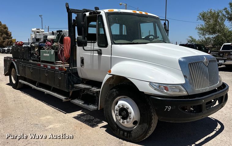 image for item DK6684 2013 International  DuraStar 4300 flatbed truck with crane