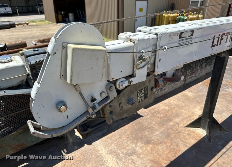 image for item DK6684 2013 International  DuraStar 4300 flatbed truck with crane