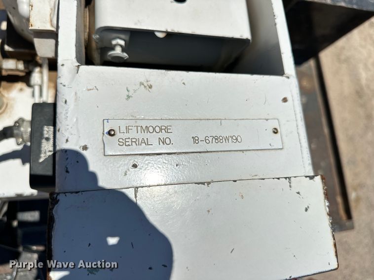 image for item DK6684 2013 International  DuraStar 4300 flatbed truck with crane