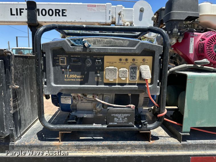 image for item DK6684 2013 International  DuraStar 4300 flatbed truck with crane