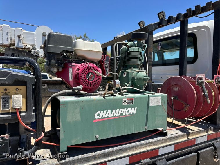 image for item DK6684 2013 International  DuraStar 4300 flatbed truck with crane