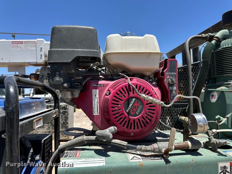 image for item DK6684 2013 International  DuraStar 4300 flatbed truck with crane