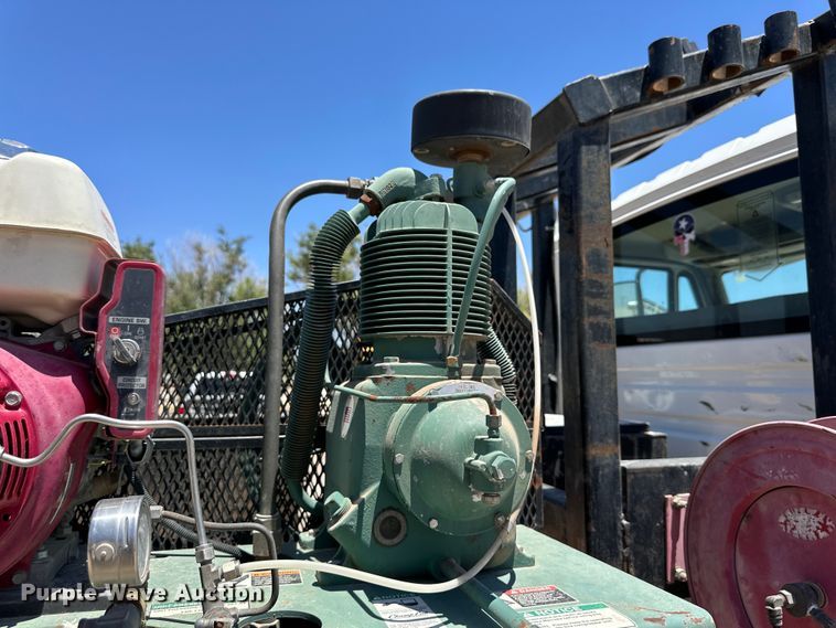 image for item DK6684 2013 International  DuraStar 4300 flatbed truck with crane