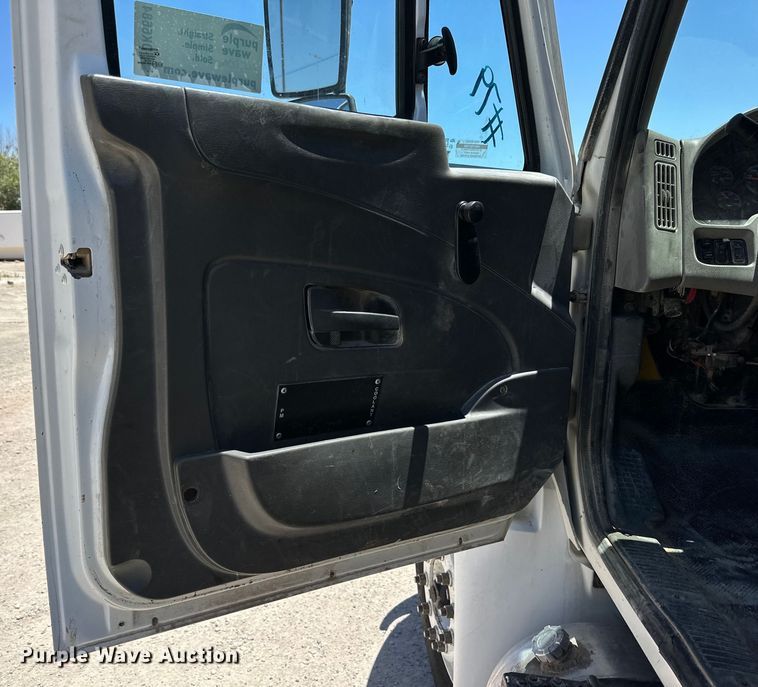 image for item DK6684 2013 International  DuraStar 4300 flatbed truck with crane