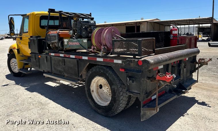 image for item DK6685 2006 International 4300 flatbed truck