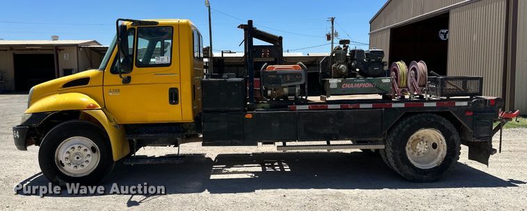image for item DK6685 2006 International 4300 flatbed truck