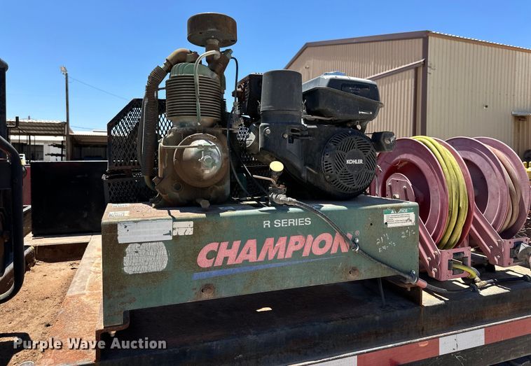 image for item DK6685 2006 International 4300 flatbed truck