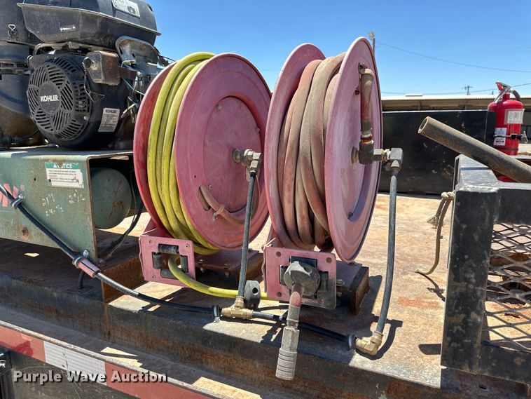 image for item DK6685 2006 International 4300 flatbed truck