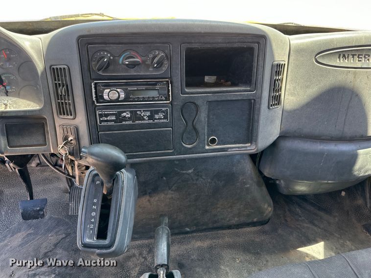 image for item DK6685 2006 International 4300 flatbed truck