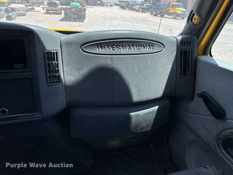 image for item DK6685 2006 International 4300 flatbed truck