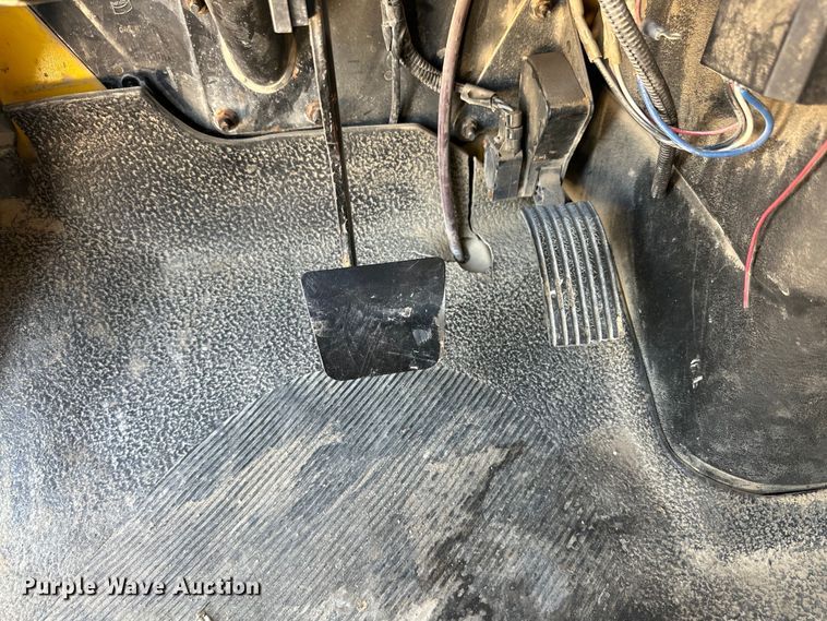 image for item DK6685 2006 International 4300 flatbed truck