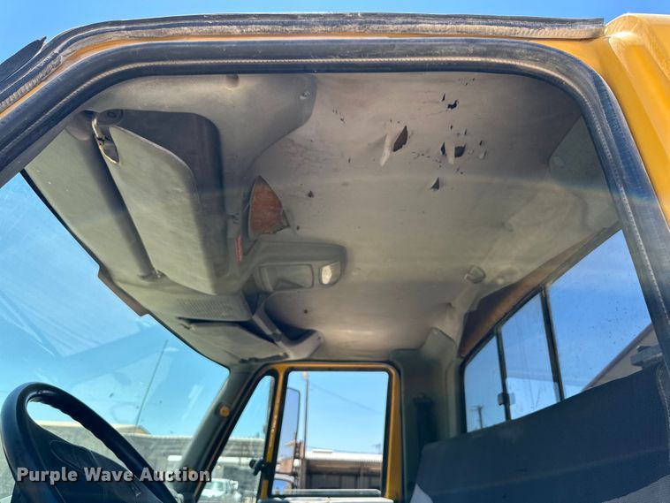 image for item DK6685 2006 International 4300 flatbed truck