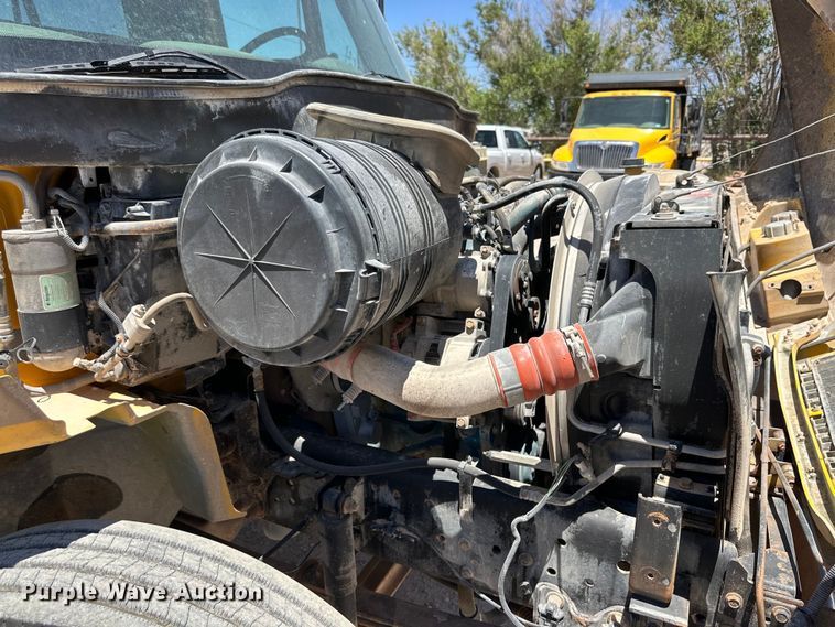 image for item DK6685 2006 International 4300 flatbed truck