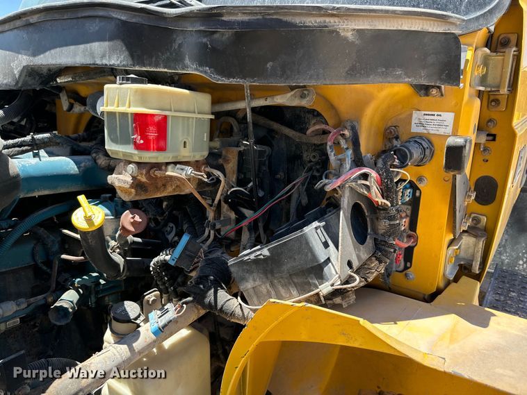 image for item DK6685 2006 International 4300 flatbed truck