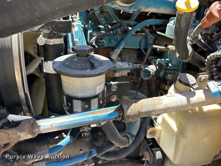 image for item DK6685 2006 International 4300 flatbed truck