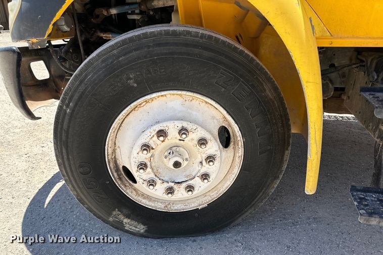 image for item DK6685 2006 International 4300 flatbed truck