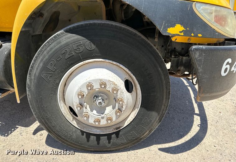 image for item DK6685 2006 International 4300 flatbed truck