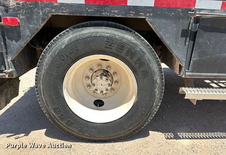 image for item DK6685 2006 International 4300 flatbed truck