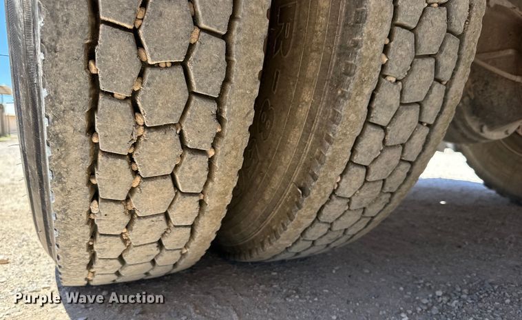 image for item DK6685 2006 International 4300 flatbed truck