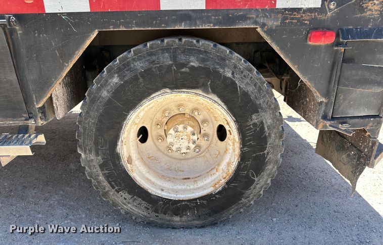 image for item DK6685 2006 International 4300 flatbed truck