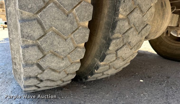 image for item DK6685 2006 International 4300 flatbed truck