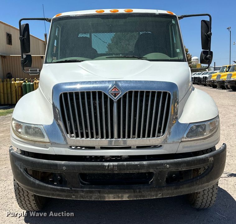 image for item DK6686 2011 International DuraStar 4300 flatbed truck