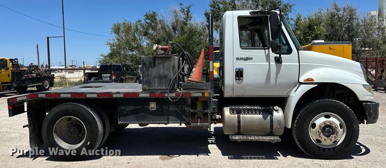 image for item DK6686 2011 International DuraStar 4300 flatbed truck