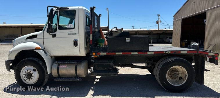image for item DK6686 2011 International DuraStar 4300 flatbed truck