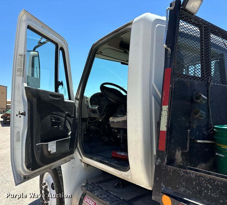 image for item DK6686 2011 International DuraStar 4300 flatbed truck