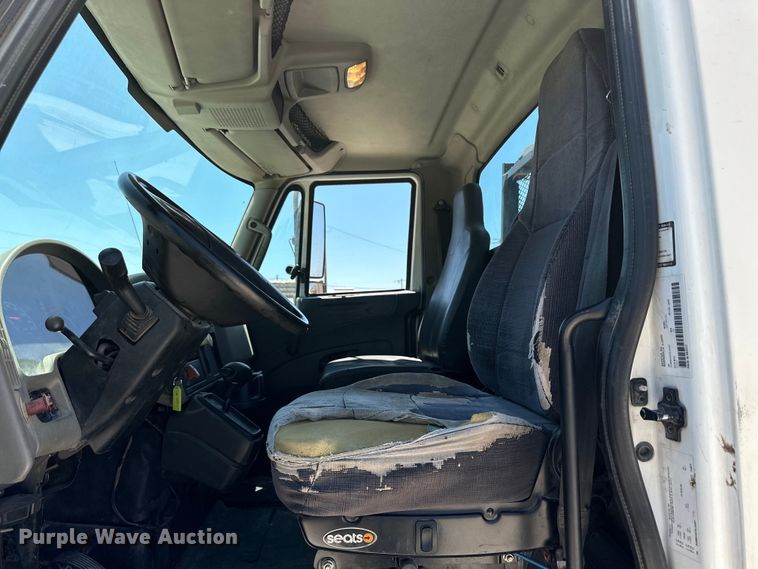 image for item DK6686 2011 International DuraStar 4300 flatbed truck