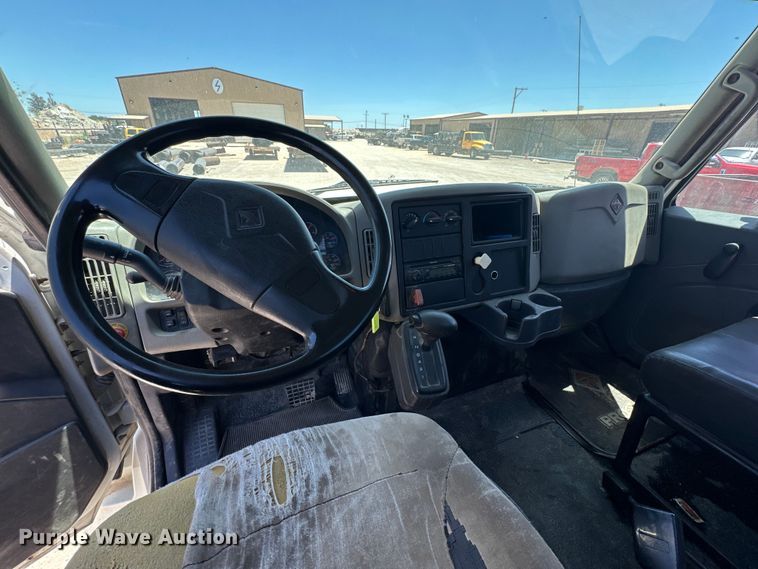 image for item DK6686 2011 International DuraStar 4300 flatbed truck