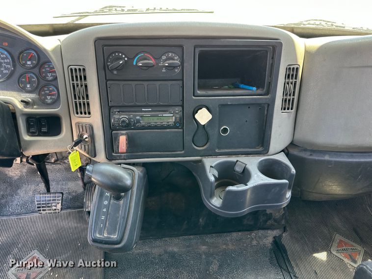 image for item DK6686 2011 International DuraStar 4300 flatbed truck